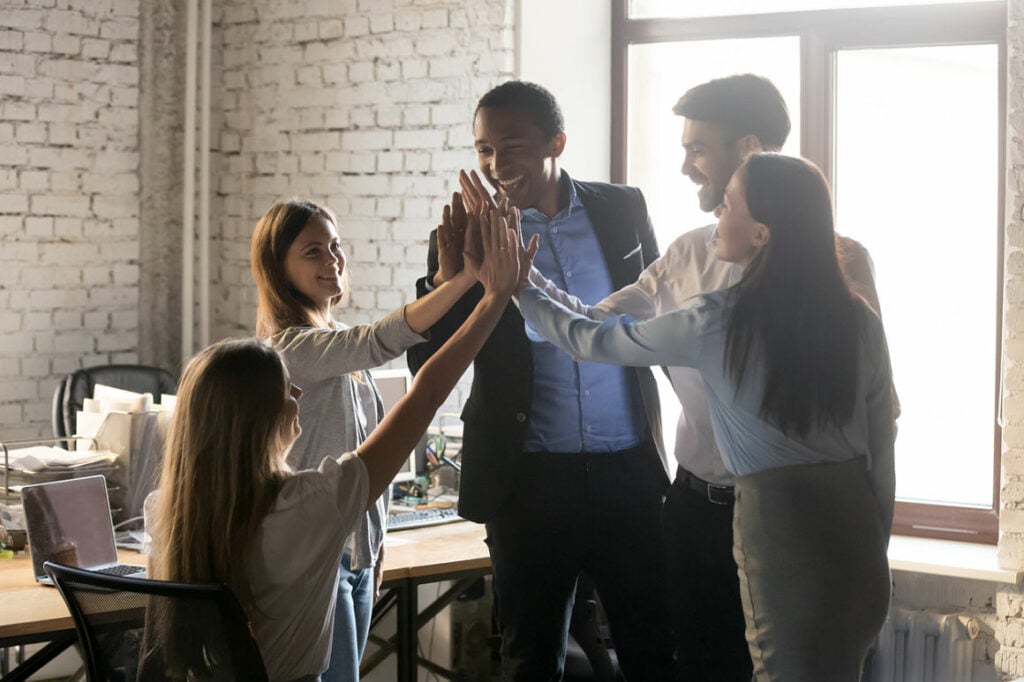 Incentivar a participação dos colaboradores na dinâmica de grupo para empresas é capaz de desenvolver habilidades e conhecimento.